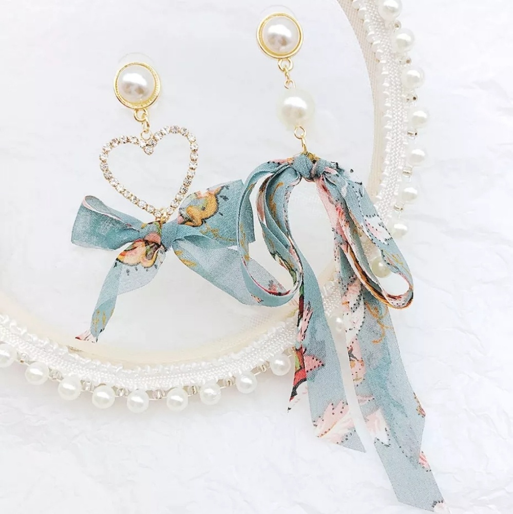 🍒NEW🍒 2 FOR 1 HANDMADE ONCE UPON A DREAM EARRINGS - Picture 4 of 6